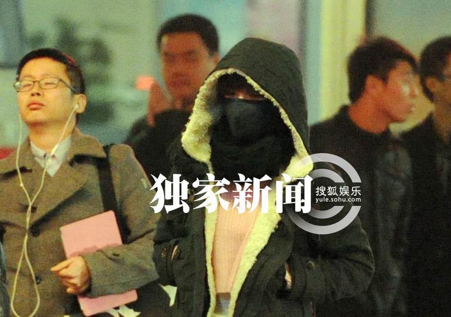 追星：王珞丹回京似“恐怖組織” 趙文卓深夜獨自感受“日本文化”