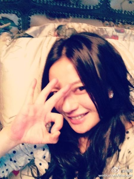 趙薇慶37歲生日發賣萌美照 網友：好清純(組圖)