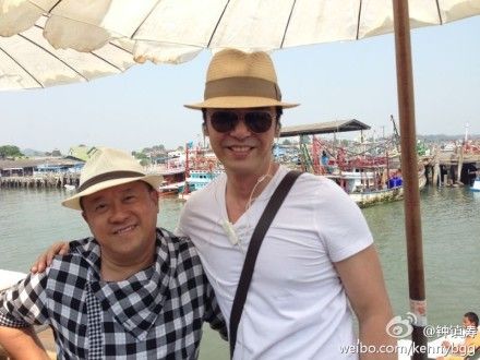 鐘鎮濤曬與曾志偉出游合影