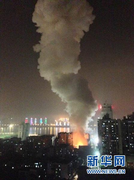 武漢鬧市區兩次爆炸白煙沖天