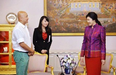 徐崢獲泰國女總理接見 卷著衣袖被批失態(圖)