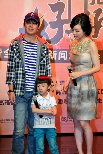 潘粵明現身面露憔悴笑容僵硬 新劇演“前夫”虐心
