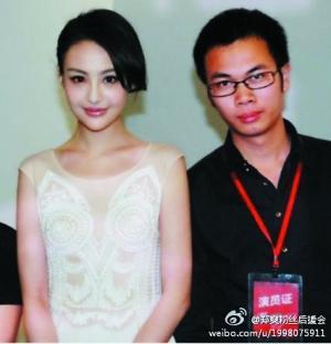 鄭爽被疑整容 醫(yī)生鑒定:整了鼻子下巴唇蘋果肌(圖)