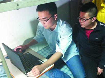 大三學生玩玩微博月掙萬元 成校園粉絲王