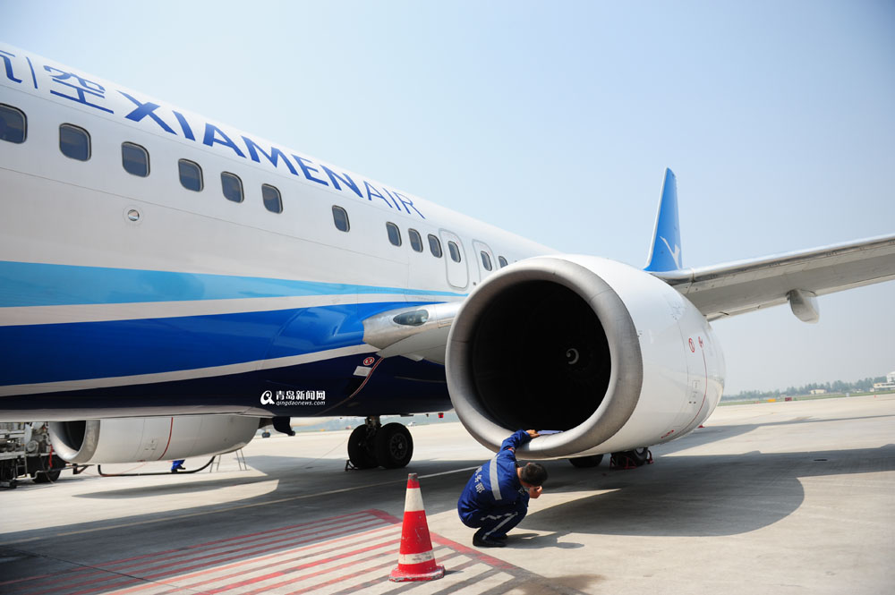 高清:實拍青島機場飛機檢修全程 差錯零容忍 高清:實拍青島機場飛機檢修全程 差錯零容忍