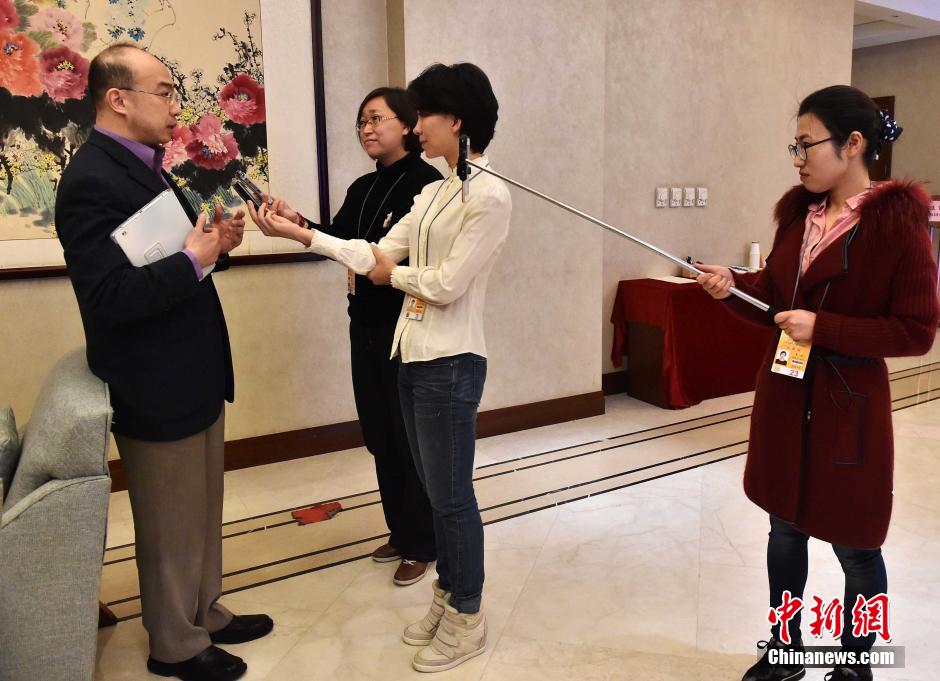 “三八”婦女節兩會上的女記者