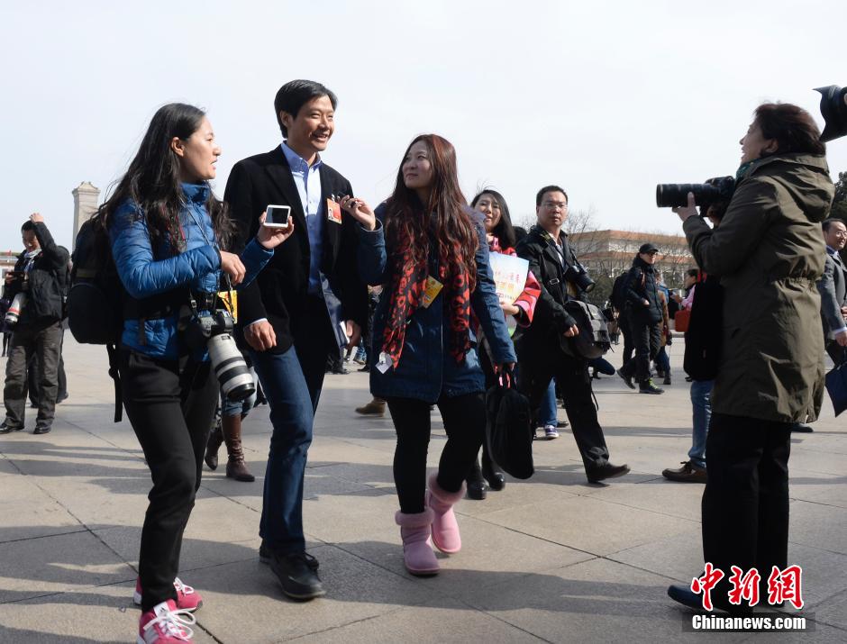 “三八”婦女節兩會上的女記者
