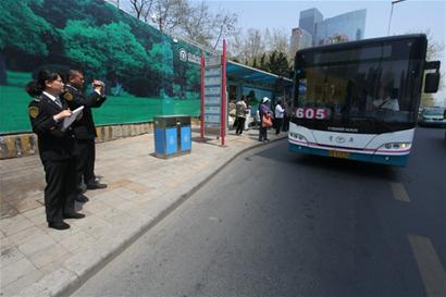 17萬網友參與吐槽交通陋習 隨意亂停車最常見