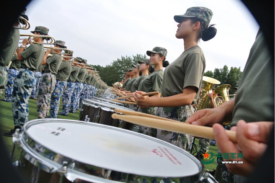 閱兵聯合軍樂團與合唱團合練 女隊員亮眼
