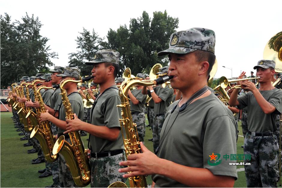閱兵聯合軍樂團與合唱團合練 女隊員亮眼