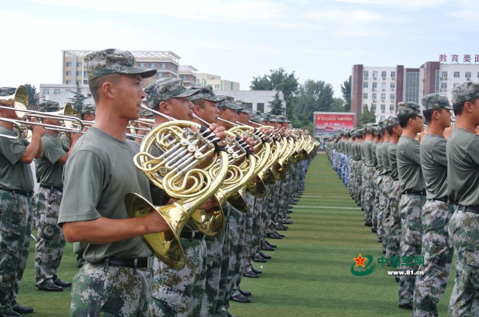 閱兵聯合軍樂團與合唱團合練 女隊員亮眼