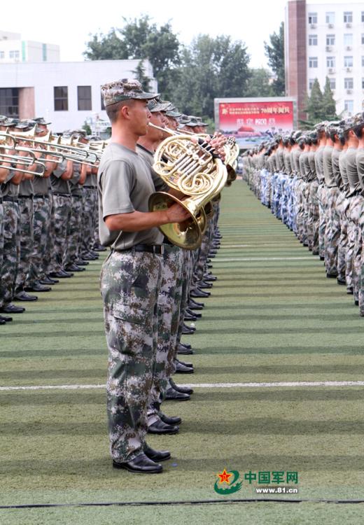 閱兵聯合軍樂團與合唱團合練 女隊員亮眼