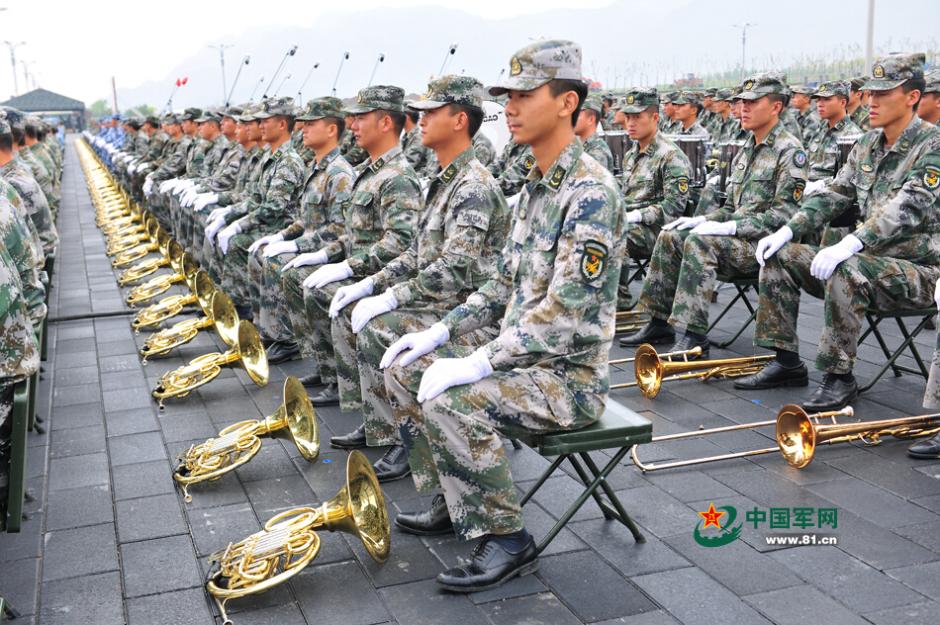 閱兵聯合軍樂團與合唱團合練 女隊員亮眼