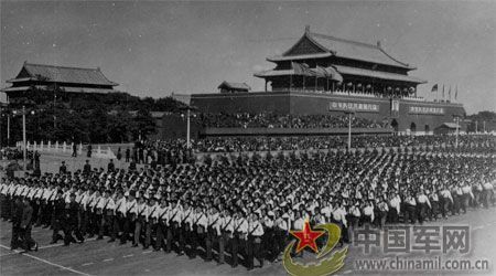 1958年國(guó)慶閱兵 民兵方隊(duì)規(guī)模空前