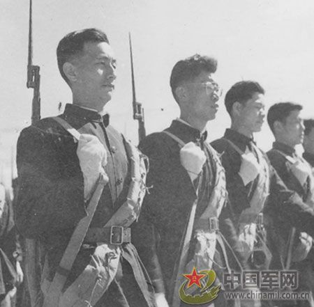 1958年國(guó)慶閱兵 民兵方隊(duì)規(guī)模空前