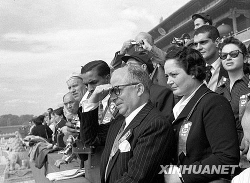 1957年國慶閱兵 國產戰斗機升空為“一五”告捷